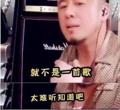 杨坤夜会俩美女一手牵一个，三人行其乐融融，