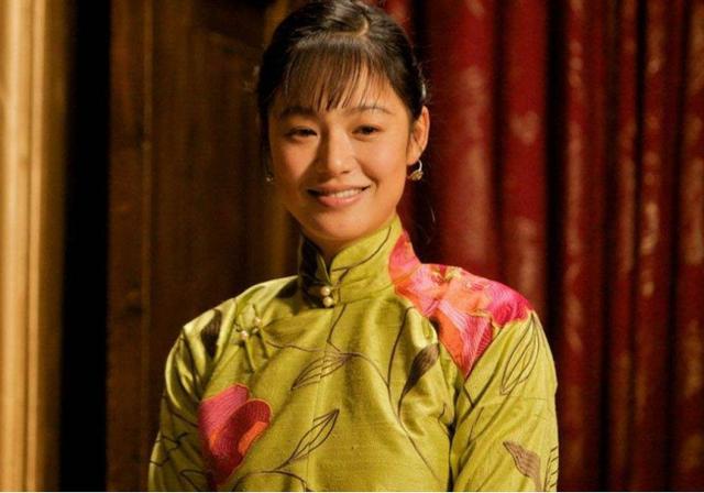 她与姜文因戏结识，戏还没有拍完，就怀上了姜文的孩子