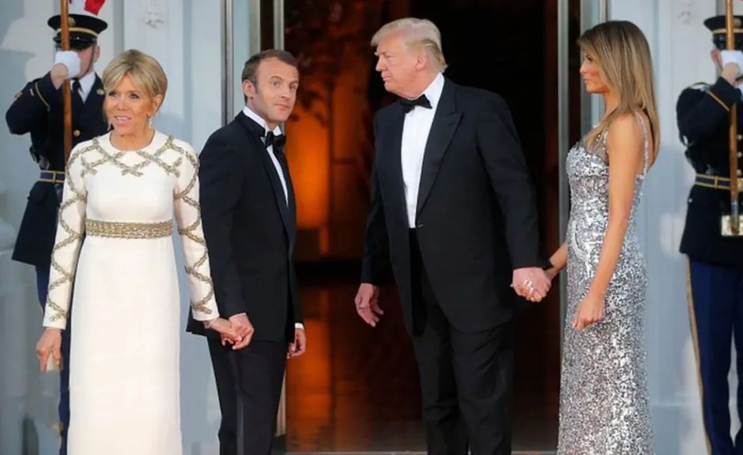 布丽|67岁布丽吉特瘦成纸片人，麻杆腿引领时尚，但上下一样粗看不见腰