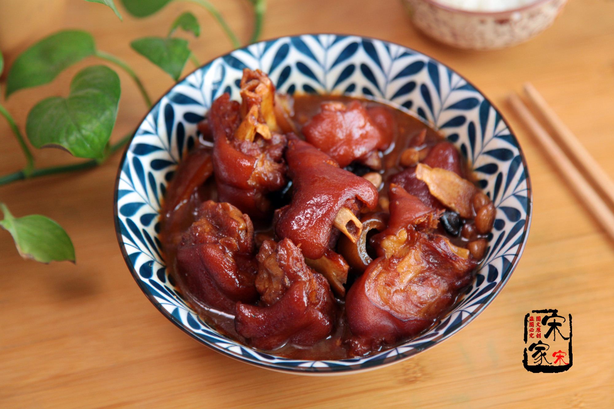 夏天消耗多，女人碰见这菜别手软，富含胶质，多吃气色棒！