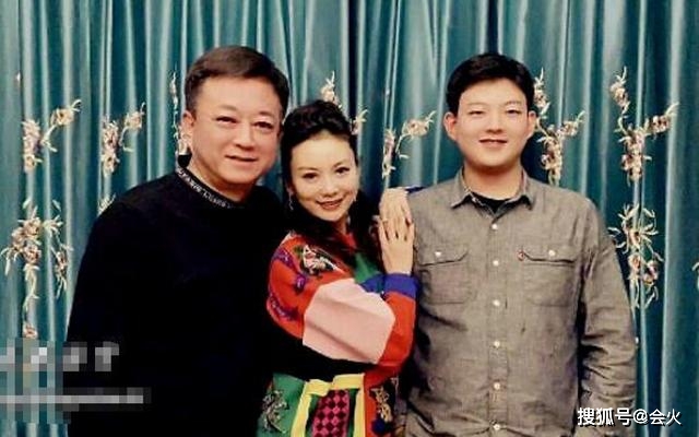 朱军近照苍老难认，18岁儿子低调谦逊气质出众，