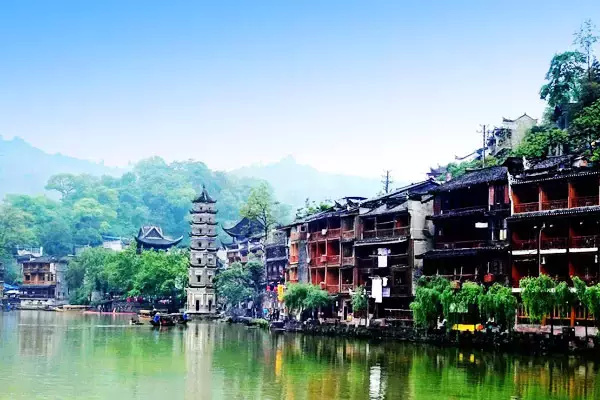 湖南|张家界、凤凰古城4-5天怎么规划行程？当地消费如何？怎么玩比较省钱