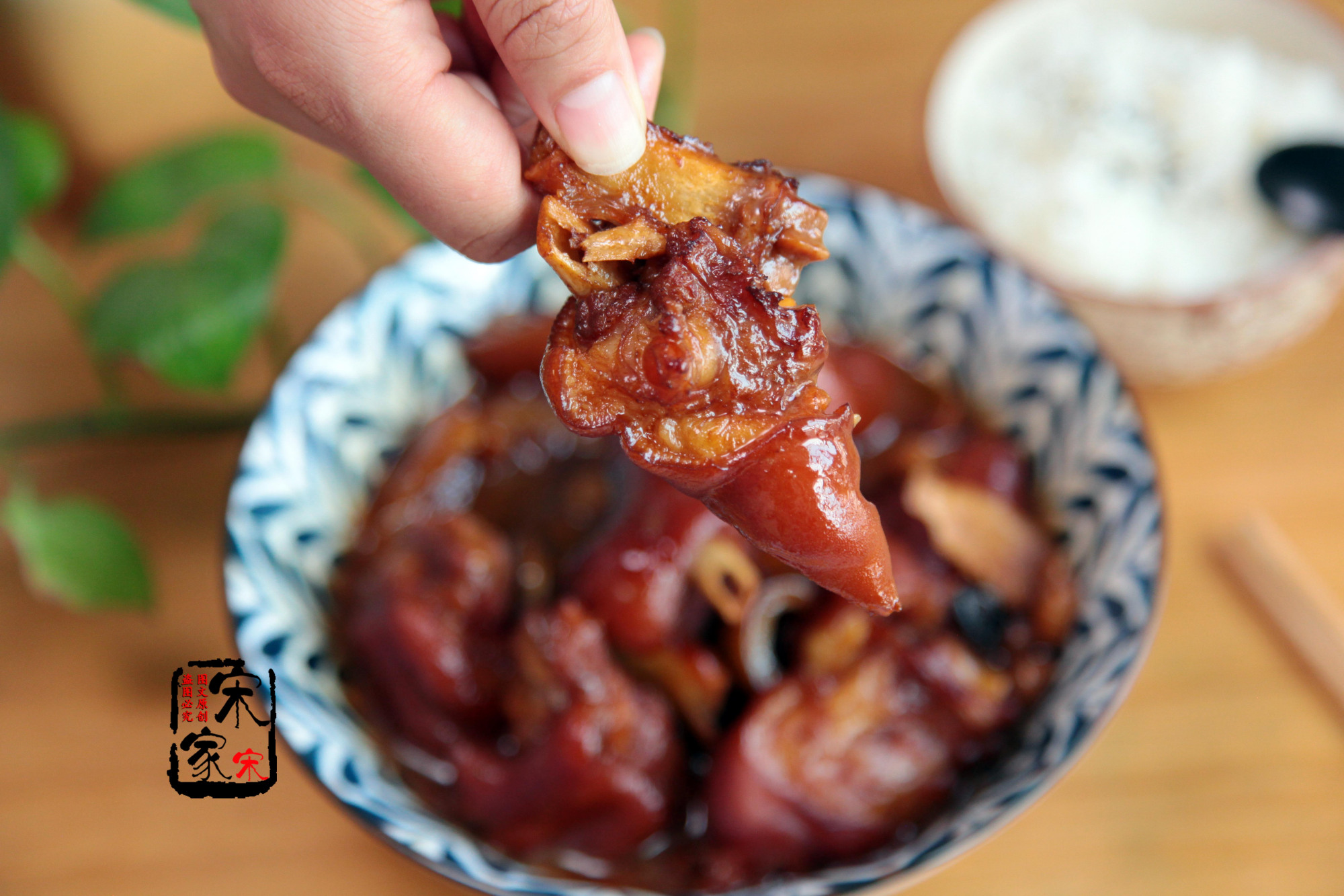 夏天消耗多，女人碰见这菜别手软，富含胶质，多吃气色棒！