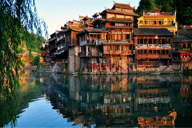 湖南|张家界、凤凰古城4-5天怎么规划行程？当地消费如何？怎么玩比较省钱