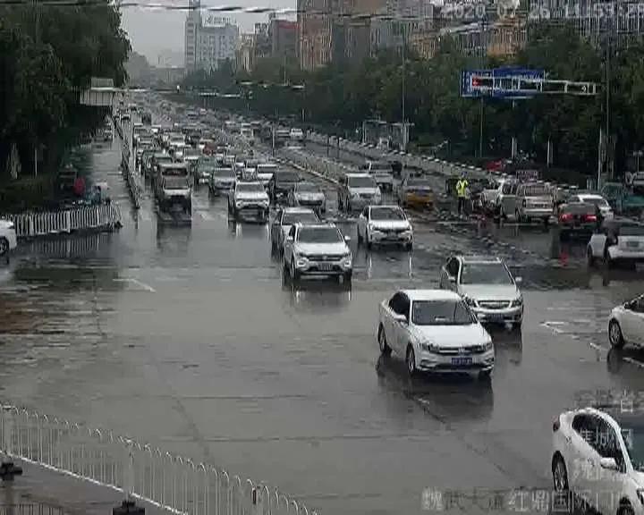 药都|最美蹲姿！亳州街头女子受伤倒地，有人拍下了这一幕……