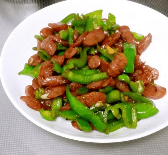 原创美食严选:素蒸油豆腐,麻香包菜腐皮,灯笼椒炒香肠,宫保豆腐的做法