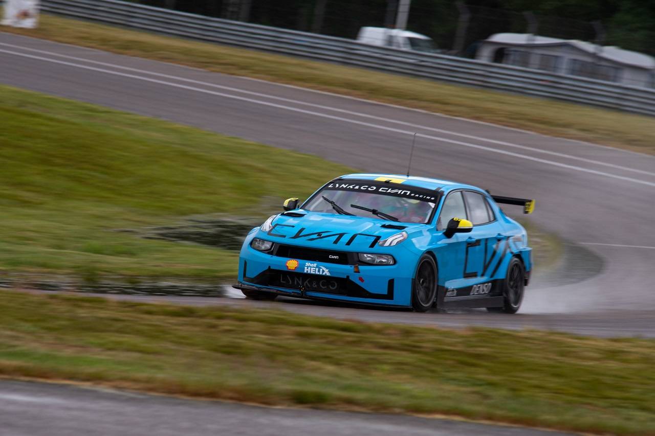 基于领克03打造的03tcr赛车具备顶级性能领克cyan racing车队在2019