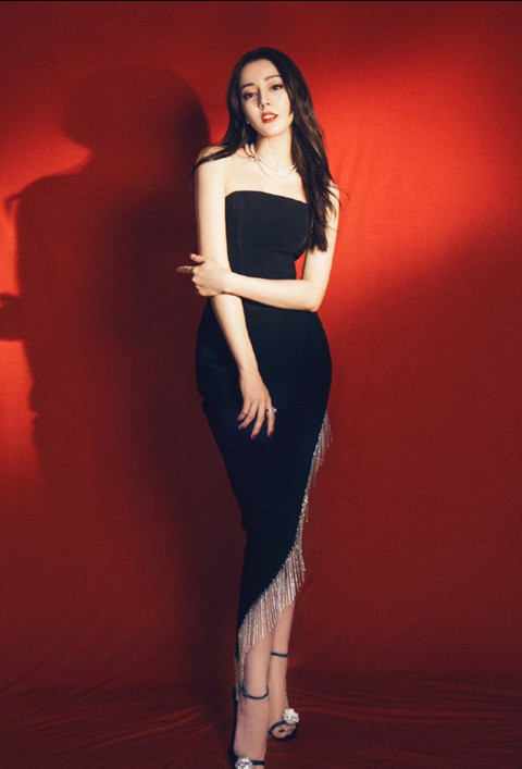 杨幂|女星黑裙造型：赵丽颖温婉杨幂性感，刘亦菲真神仙姐姐