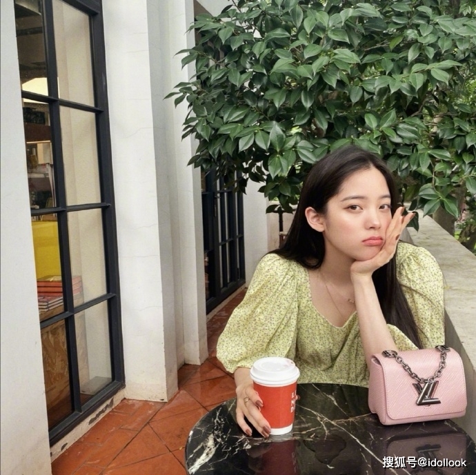 大片|当欧阳娜娜开始拍轻熟风大片，我才发觉，那个少女长大了