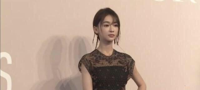 赵丽颖|赵丽颖被名牌坑惨？迪奥临时修改文案，从＂顶级＂变＂高级＂