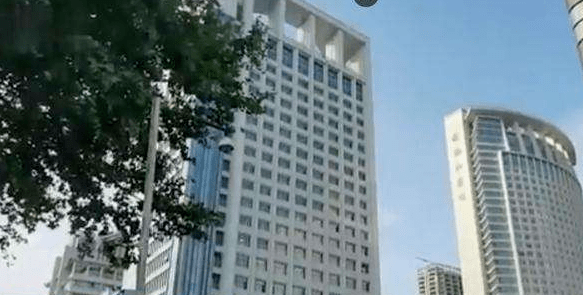 武汉协和医院护士坠楼身亡 系家中独女 院方：深表痛惜