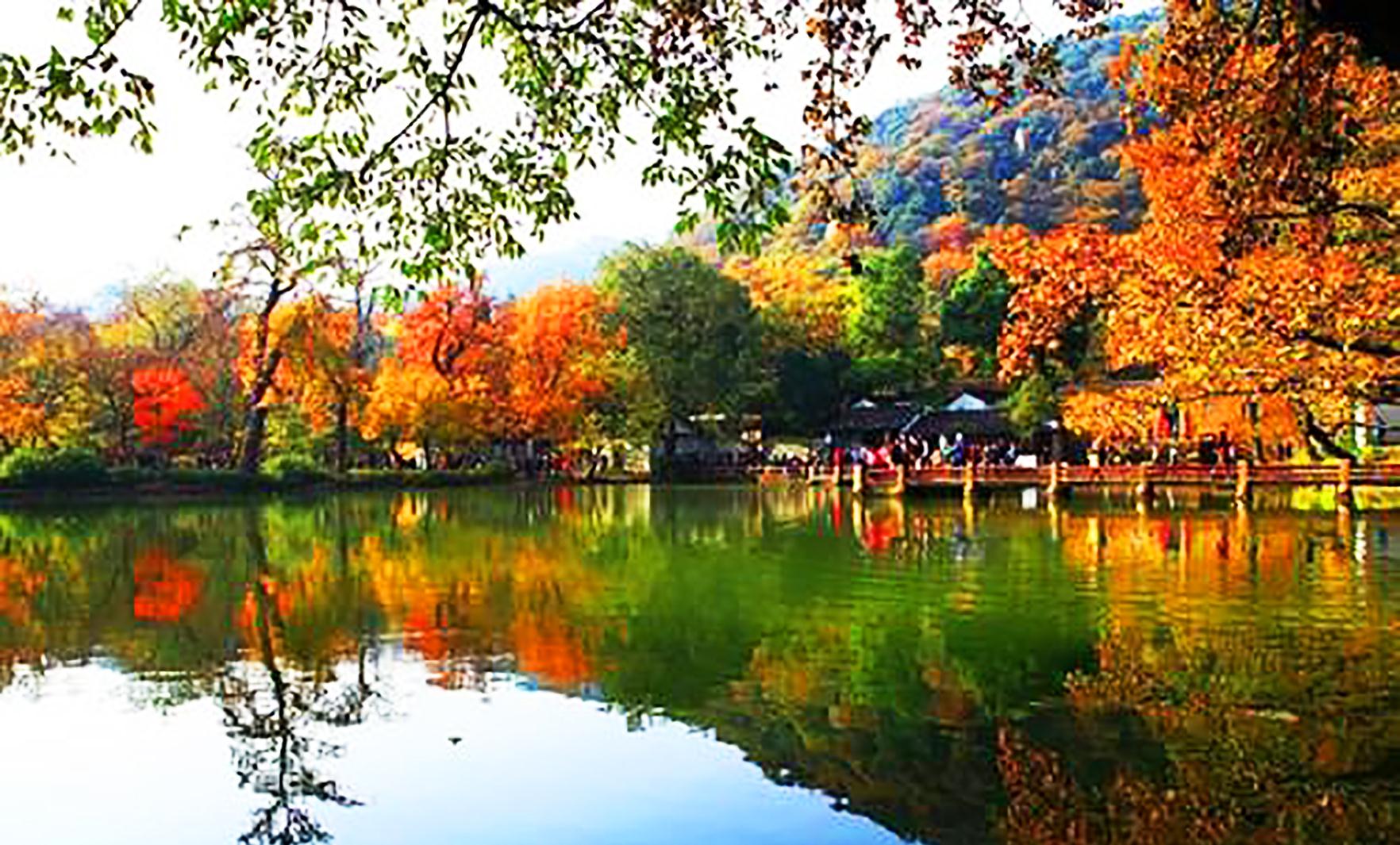 【携程攻略】苏州天平山景点,苏州天平山是秋季枫叶盛红时最佳赏枫地，天平山脚下，一潭清水湖映衬…
