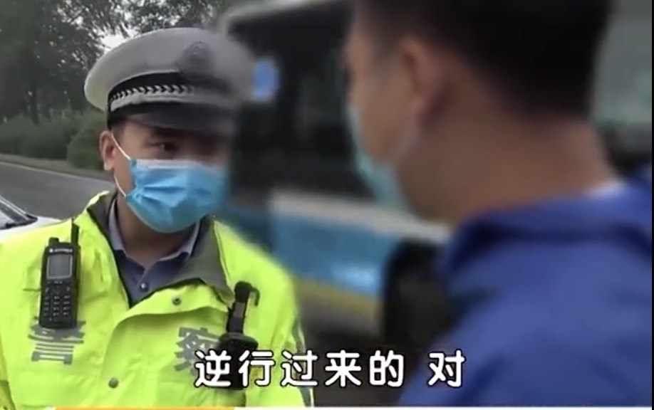 路口|电动车逆行与越野车相撞，交警判定双方同责引网友争议