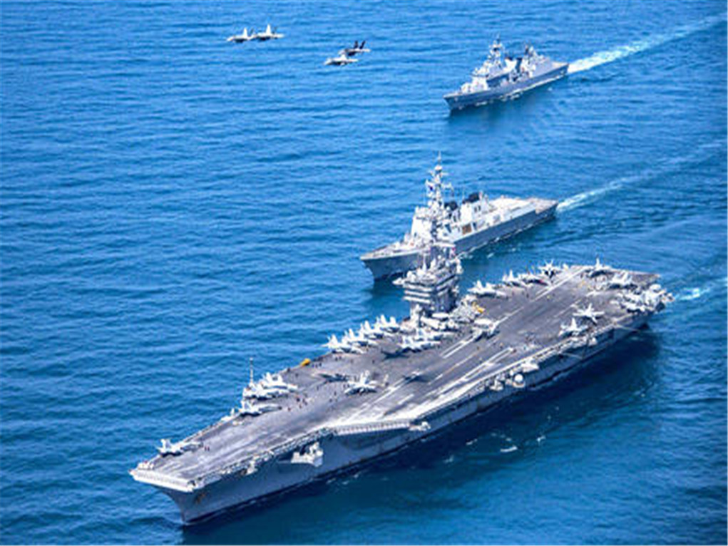 美航母刚逼近海峡，伊朗6辆油罐车爆炸起火，专