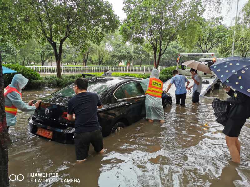 燕郊汽车救援拖车_日照三庄救援拖车_雪地越野拖车救援