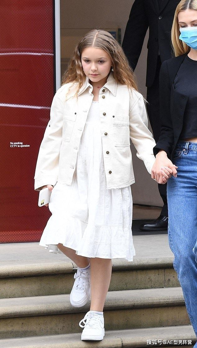 七公主|“小七公主”和哥哥出门！过完9岁生日后，变成了都嘟嘟可爱少女