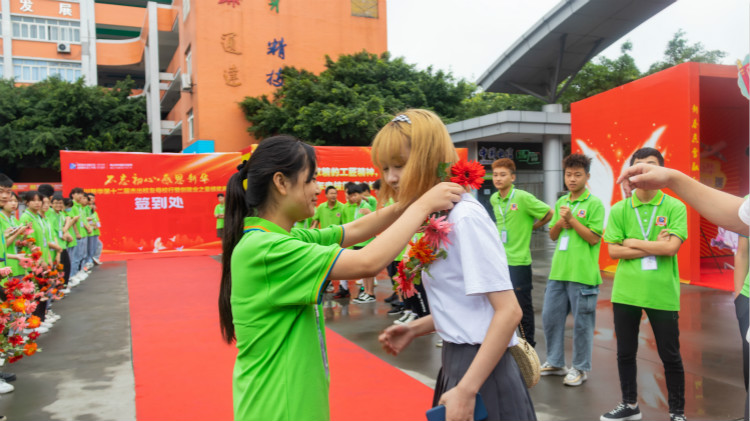 易佳丽|“不忘初心·感恩新华”第十二届荣誉校友母校行盛大举行