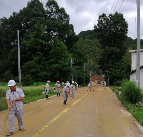 金寨青山镇:"以帮扶的力量"支持企业灾后重建_塘村