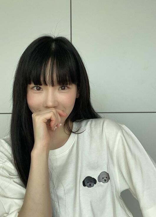 女装|金泰妍晒黑长直发型显男相，被嘲像女装大佬，脸僵遭质疑整容过度