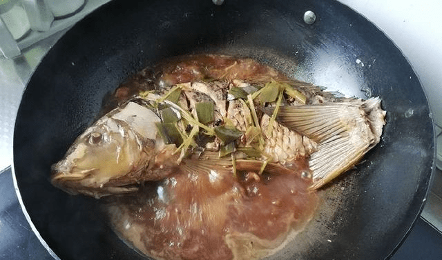 怎样炖鱼最简单 a47e37f3b8634d138cfdd8ad99466b3f.png