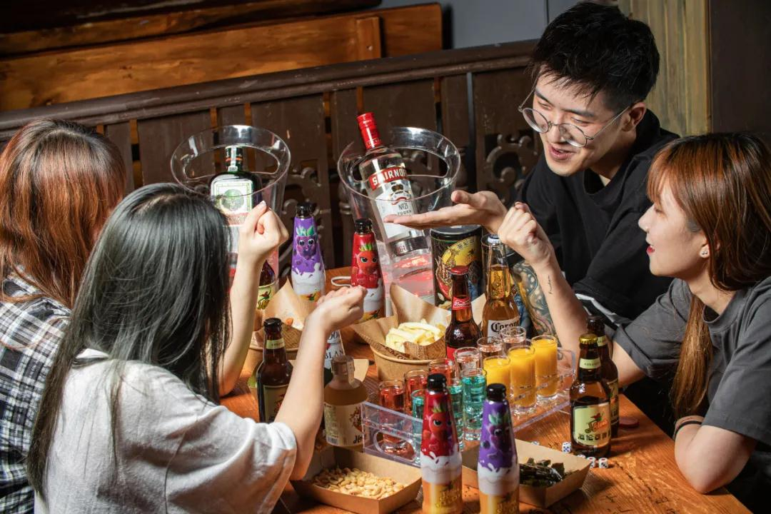 火爆全国16年的helens小酒馆又搞大事,连嗨31天!