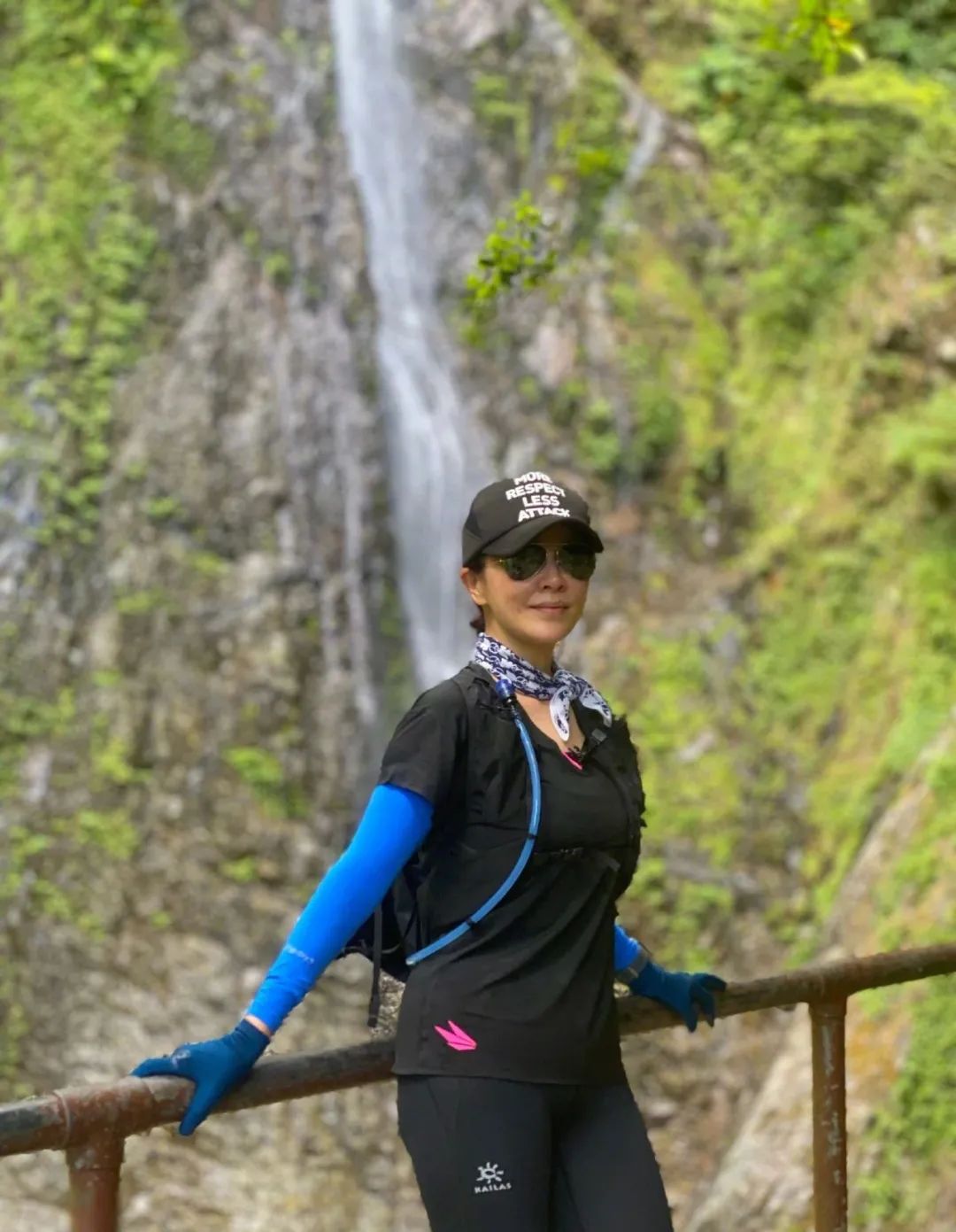 名媛|刘嘉玲现身富太名媛聚会,一瓶酒高达88万?54岁潇洒自如奢华优雅