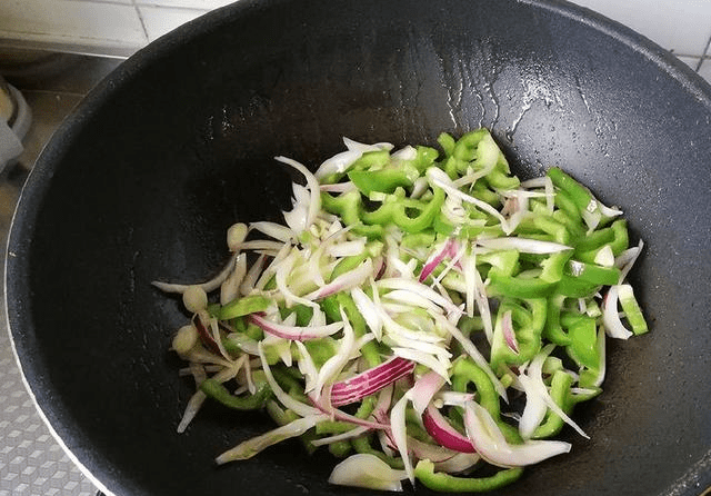 洋葱炒土豆丝的家常做法不辣 e0f5a4a3332c4a34afe92e1059e93160.png