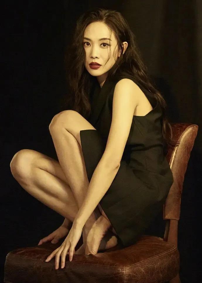 五官|舞台王者王霏霏终于赢了一回皇族万茜！滤镜终究敌不过实力啊...