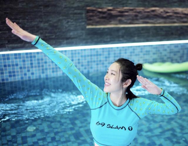 健身|太拼了！为产后复出，唐艺昕在椅子上倒立健身，身材恢复卓有成效