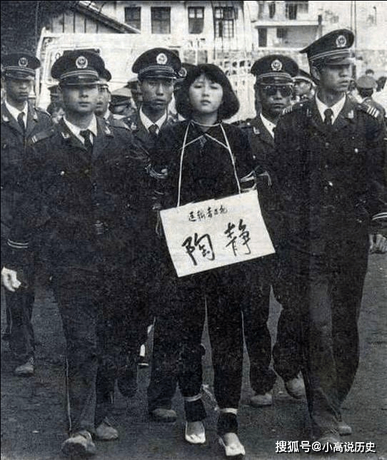 年轻貌美女毒贩,为了得到男友的爱,不惜性命,留下感人
