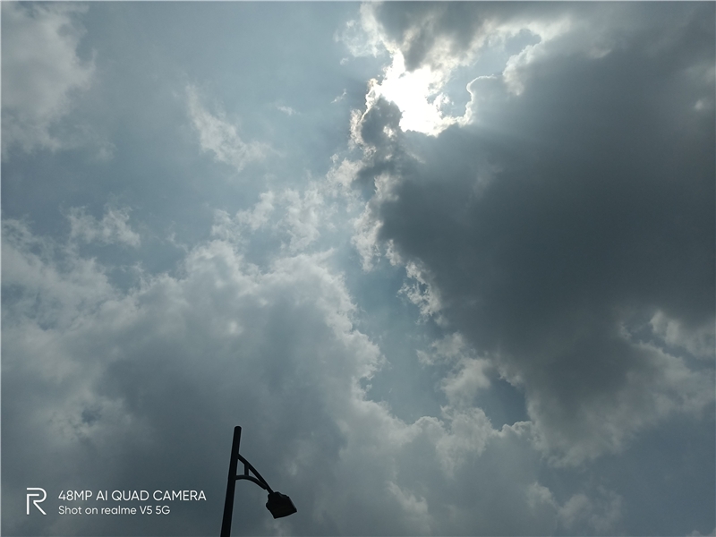 天玑720中端王炸!realme真我V5首发评测