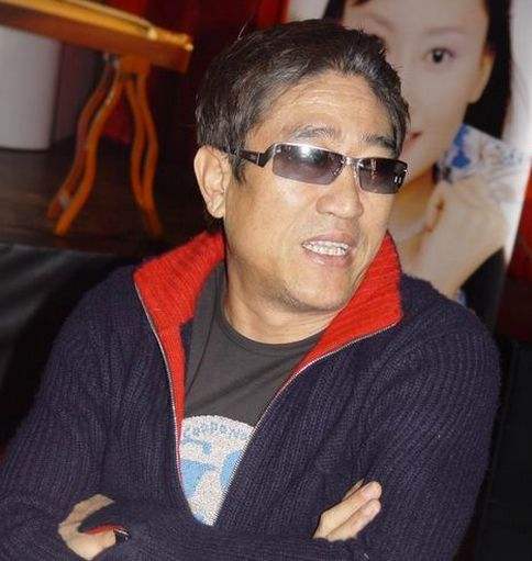 原创去世17年的柯受良当爷爷了，儿子柯有伦喜获千金，三月份宣布怀孕