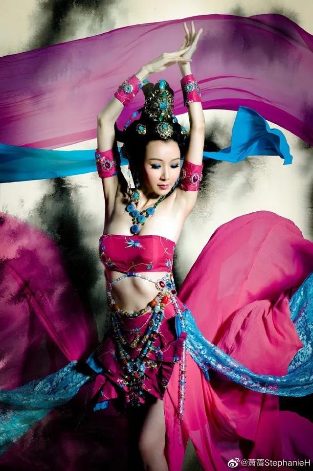 内幕|澄清掌掴发疯女星内幕!台湾第一美女萧蔷曾性感迷人