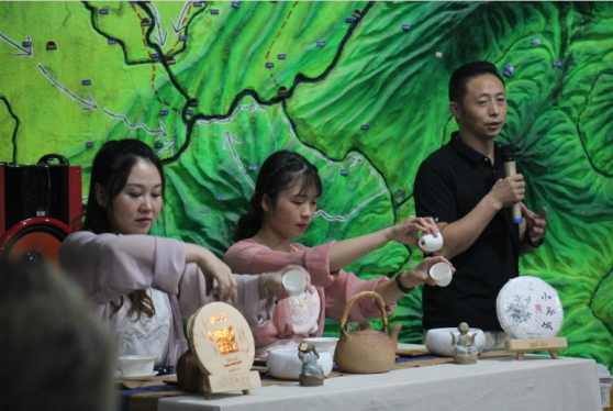 进行了|《闲拾慢记》新书鉴赏发布会在山城防御体系陈列馆举办