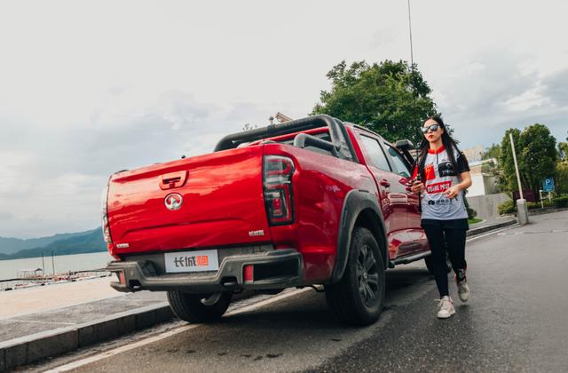 皮卡|路亚冠军徐觉非为何圈粉长城炮大皮卡？看到后货箱后秒懂