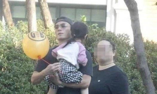 林心如霍建华女儿被赞“长相如偶像剧女主角”，家教严谨有礼貌