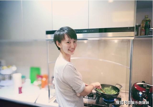 郭晓敏|晒晒主持人李好的豪宅，室内还有个旋转楼梯，郭晓敏在家就像公主