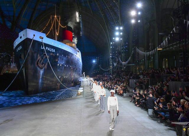 沙滩|一起把大海穿在身上好吗？