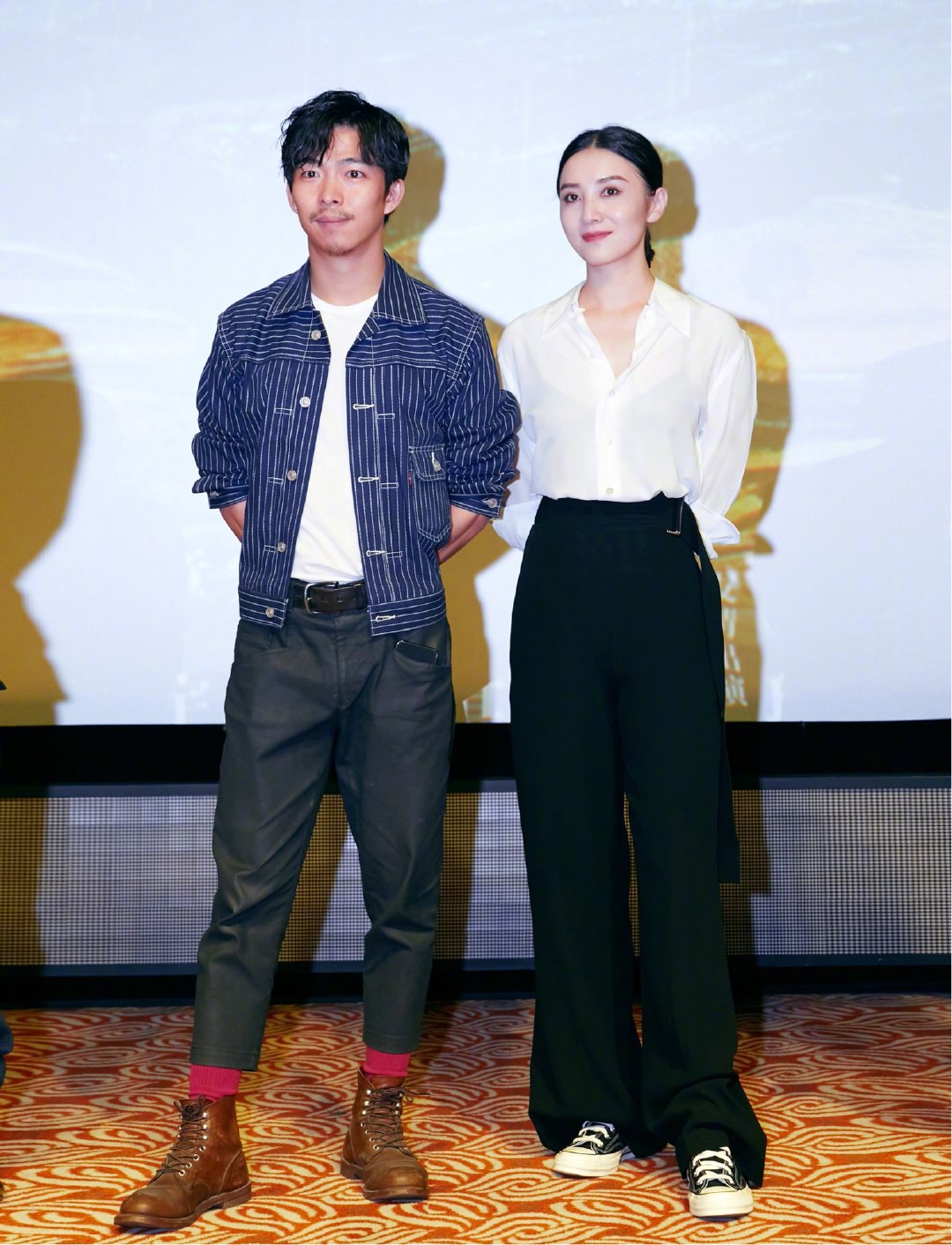 连换|小宋佳久违露面，参加活动连换三套服装大秀时髦度，真是衣服架子