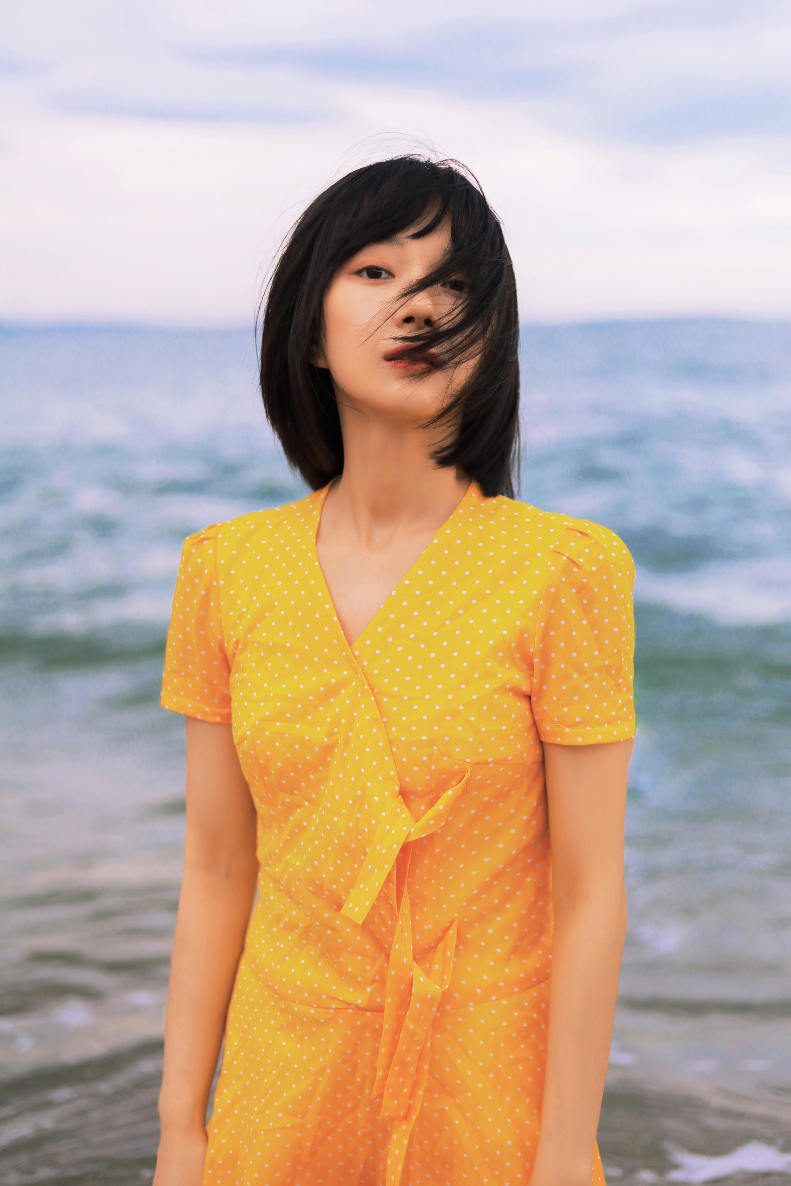 卜冠今释出夏日海风写真 尽显氧气少女感