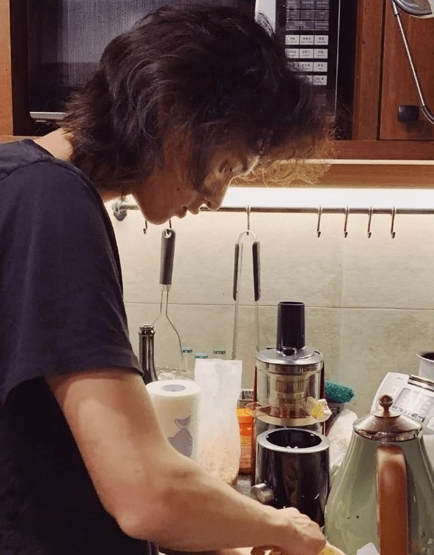 杨英格退赛引猜疑，高压工作导致旧疾复发，曾患焦虑症无法社交_搜狐网