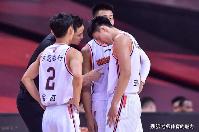 原创身高不足180cm的徐杰,为什么能一次次抢下进攻篮板?