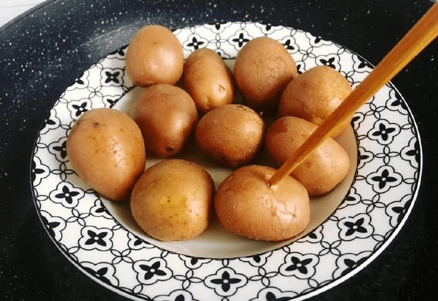 土豆的做法简单又好吃不用煮 6372c5dc7dde41c3ac6924401d6c70f2.png