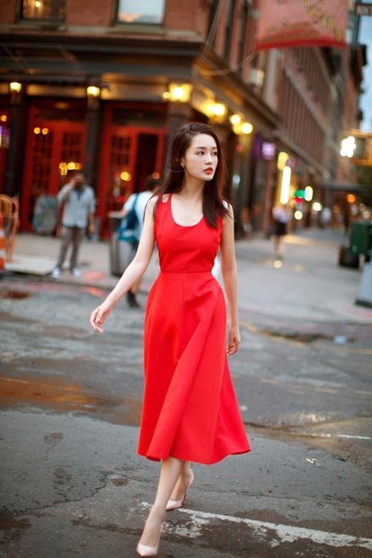 大自然|李沁素颜太美了，与大自然合照静谧美好，妥妥的文艺女神