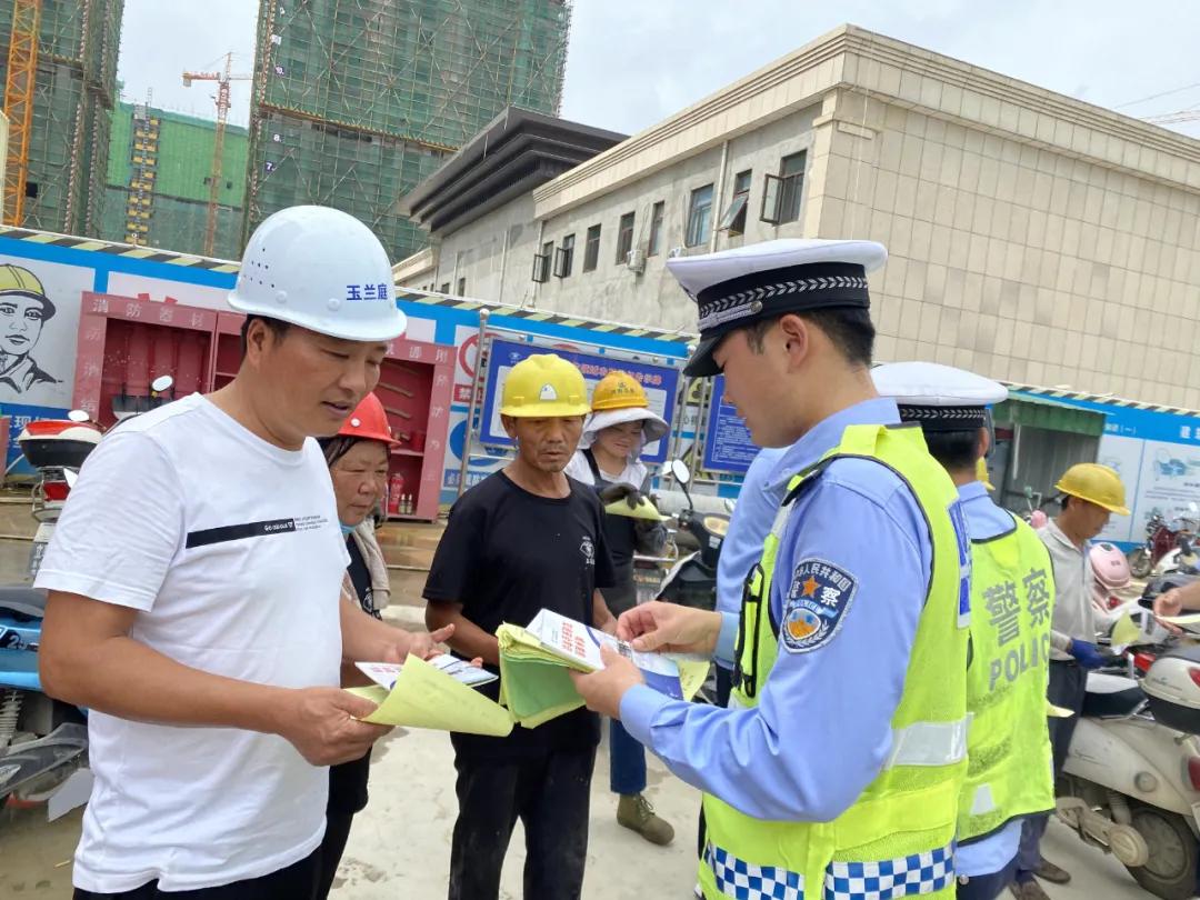 民警进工地指导流动人口登记_杭州流动人口居住登记(3)