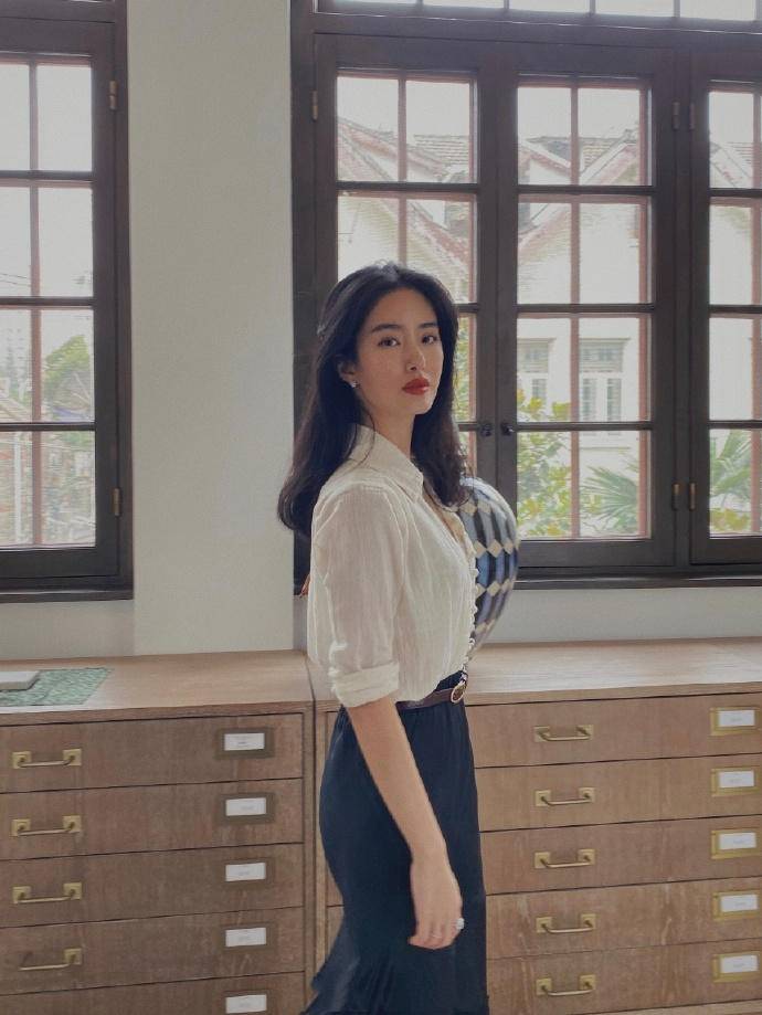 陈品亨:原创段家宝的穿搭秘诀,解决微胖女生穿衣烦恼!_米娜时尚网