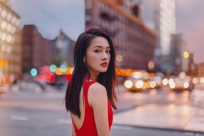 大自然|李沁素颜太美了，与大自然合照静谧美好，妥妥的文艺女神