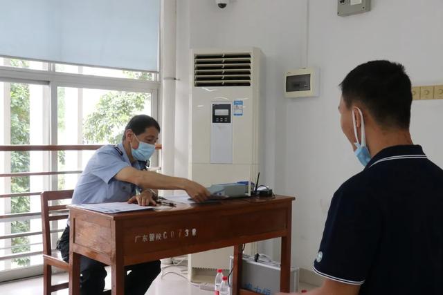 人民|面试进行时！“智慧招生”，让家长称心考生安心