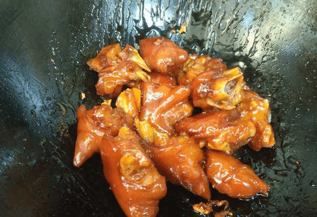 怎样做红烧猪蹄最好吃窍门 e11ca61b77384c10ae9b409512ce0ef9.png