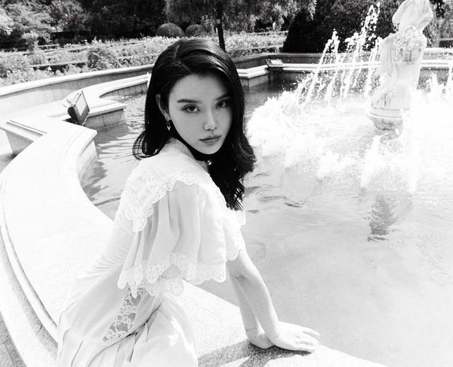 大气|奚梦瑶产后首度出席活动，一袭蕾丝裙大气温婉，当妈后更端庄了